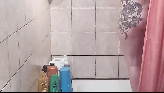 Lagi asik mandi