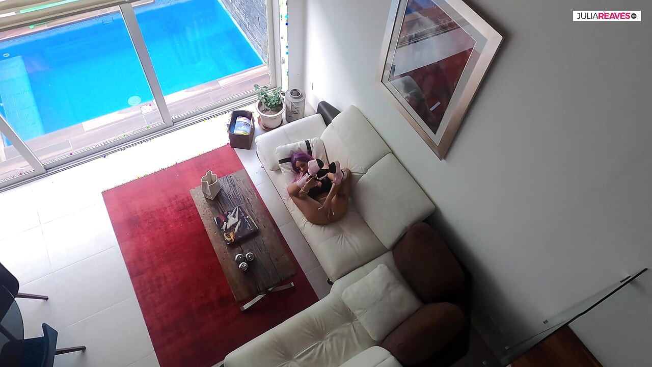 大胸部的拉丁女郎每天都需要大鸡巴来屄屄