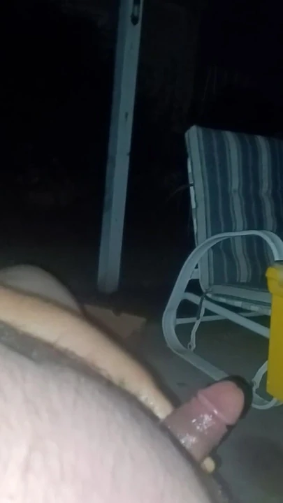 Mofo2121 stříká na verandě