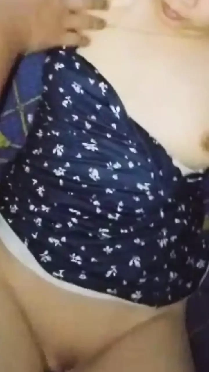 无聊和这些陌生人玩耍。不满