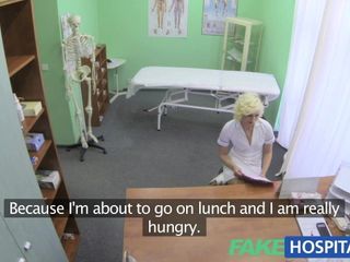 Niegrzeczna pielęgniarka Fakehospital leczy pacjenta językiem