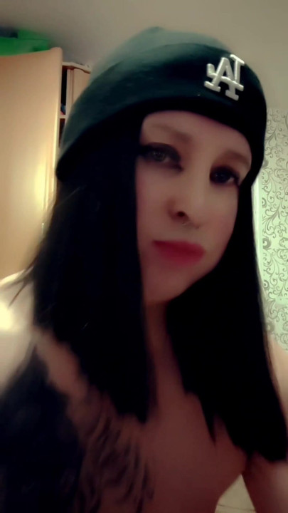 Zadivljujući trenutak iz "Femboy Bonnie u ulju slatko svršava"