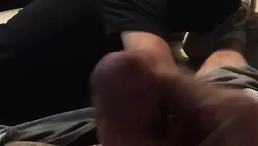 Orospu benim nike ayakkabılarımı yalıyor...