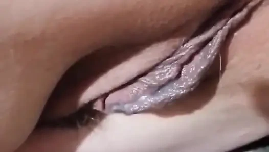 Моя шаловливая сочная киска не может принять так много спермы