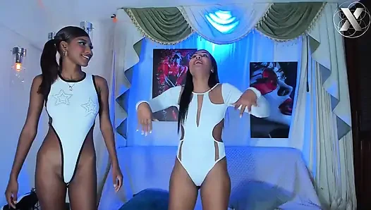 Интенсивная мастурбация с вибратором Hitachi: несколько последовательных лесбийских оргазмов