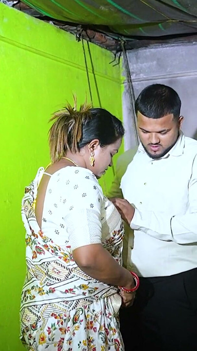 Indian EMI Agent Ne EMI Ke Badale Maa Aur Beti Ko Ek Sath Pela Ghar ke Bahar ( Hindi Audio ) | Clip 1