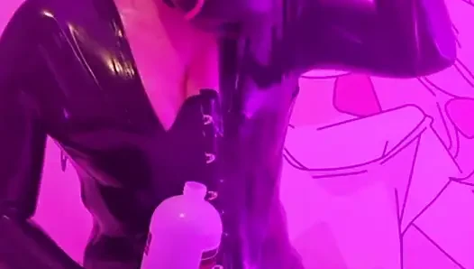 Lateks Bebek Ağzını Devasa Bir Dokunaçla Sevişiyor