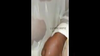 Sari nass in der dusche videoanruf zum ex-liebhaber