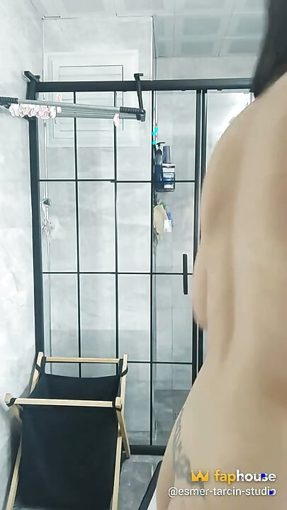 I'm Walking Naked in the Bathroom