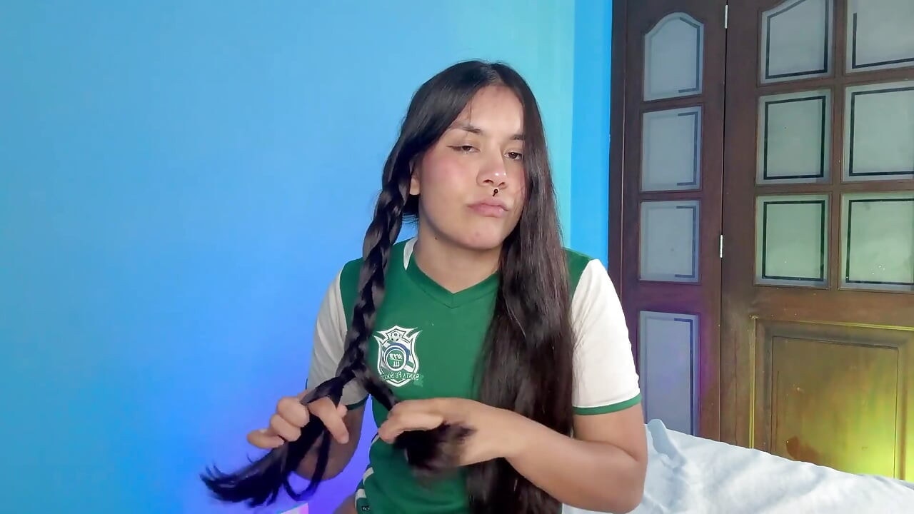 Jugando con mi pelo lacio