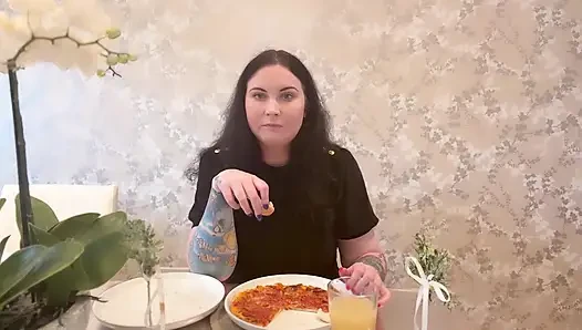 Fräulein Ffw essen käse pizza und doughballs