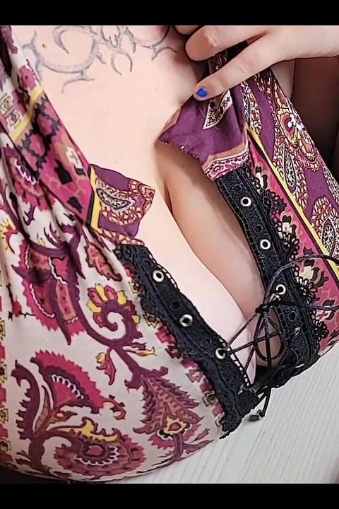 办公室朋友不介意你看