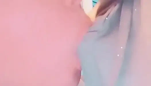 Mengambil video aku bermain dengan kontolnya dengan mulutku ini sangat menyenangkan