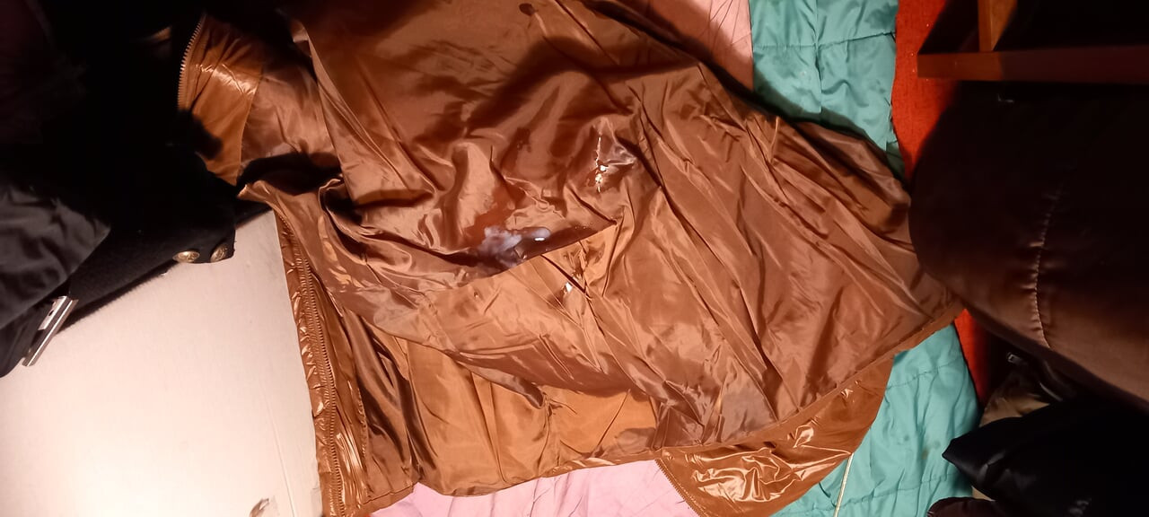 Vruće vođenje ljubavi sa slatkim kaputom i puhanje moje sperme u njezinu podstavu