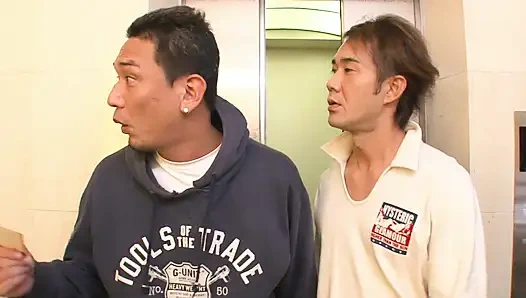 Kıllı amcık canavar bir yarakla derinden sikilirken sürtük inliyor