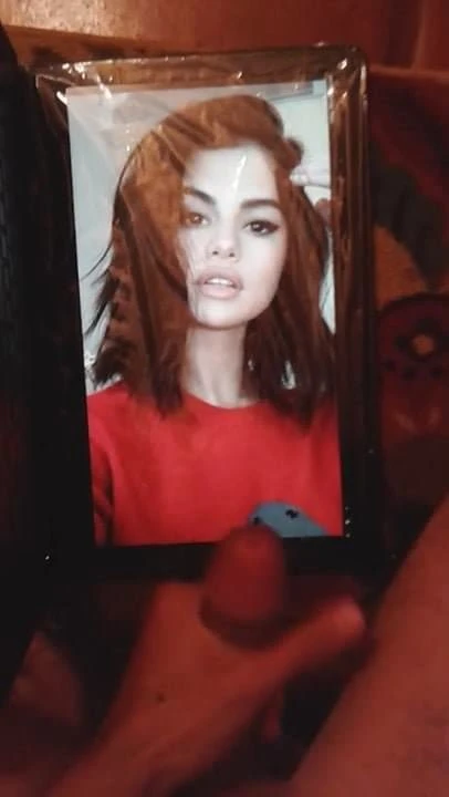 Αφιέρωμα με χύσια της Selena Gomez