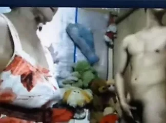 Abuela asiática con chico joven