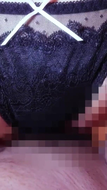 Σημαντική στιγμή από το "A Beautiful Girl Who Had A Fight With Her Friend And Be Kicked Out Of Her House Came For A Creampie".