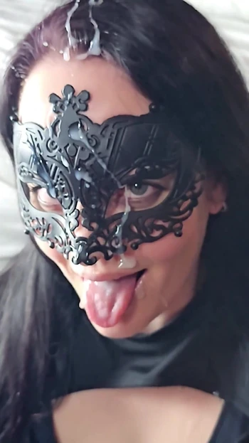 来自“熟女让她的脸被精液覆盖 - 巨大的面部 - millie Fox”的标志性时刻