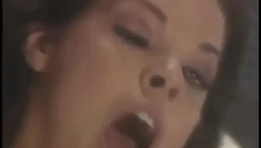 Cewek nympho sange memeknya dijilat lalu dientot anal dalam banget