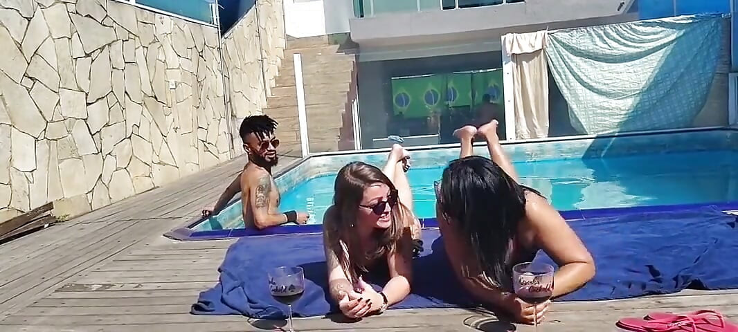 Auntie Lets Her Friend Have a Threesome with Her Husband