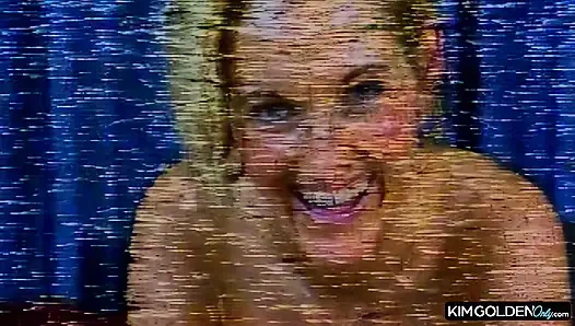 Blonde Verfuehrerin in wilder Toy-Action