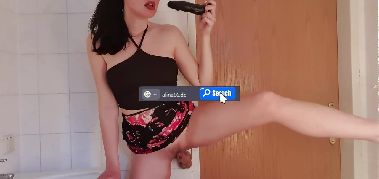 Chica alemana cachonda follada en el baño por dos extraños (juego de roles cornudo)