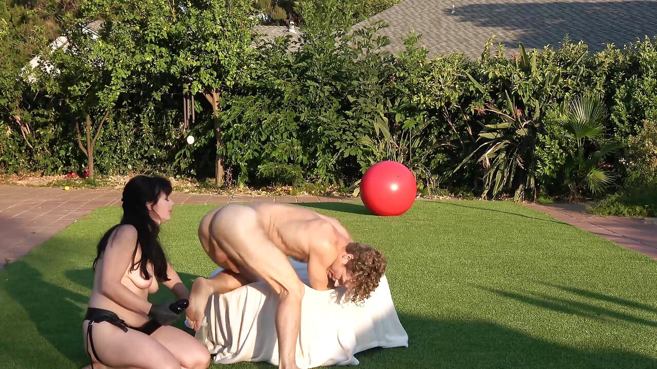 Strapon fucked outside where the neighbors can see