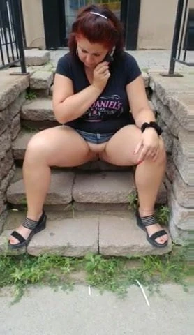 Leslie Della Allen Piss for Thirsty Girl's