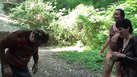 Piknik di hutan sama pengemis yang haus seks
