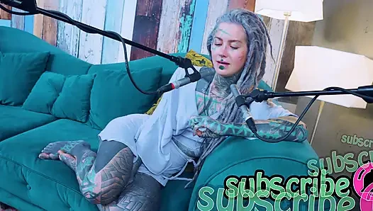 Y hakkında konuşuyorum - sen - asmr podcast sfw konuşuyor gotik sıska kız dreadlocks dövmeli model dövmeli kız