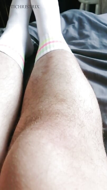 Kaki semulajadi mengusik berbulu dan sensual