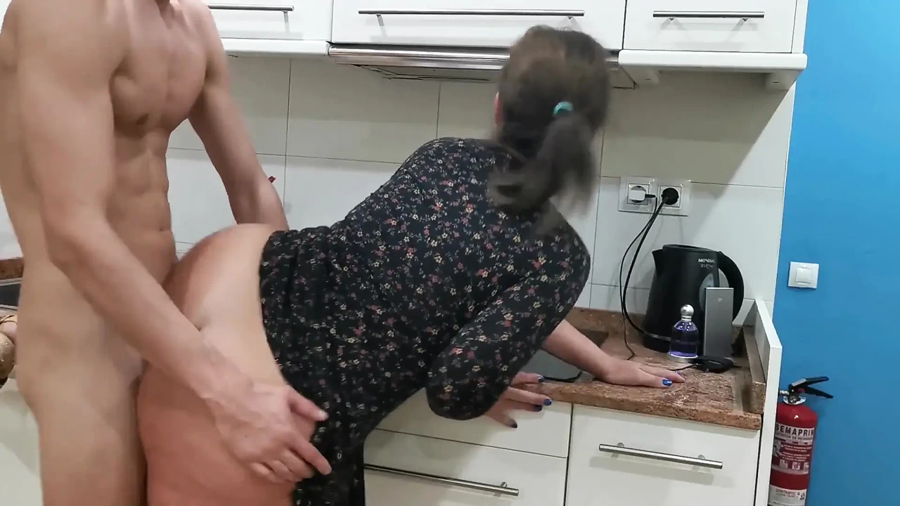 He Doesn’t Have the Cash to Pay for the Order and They Fuck