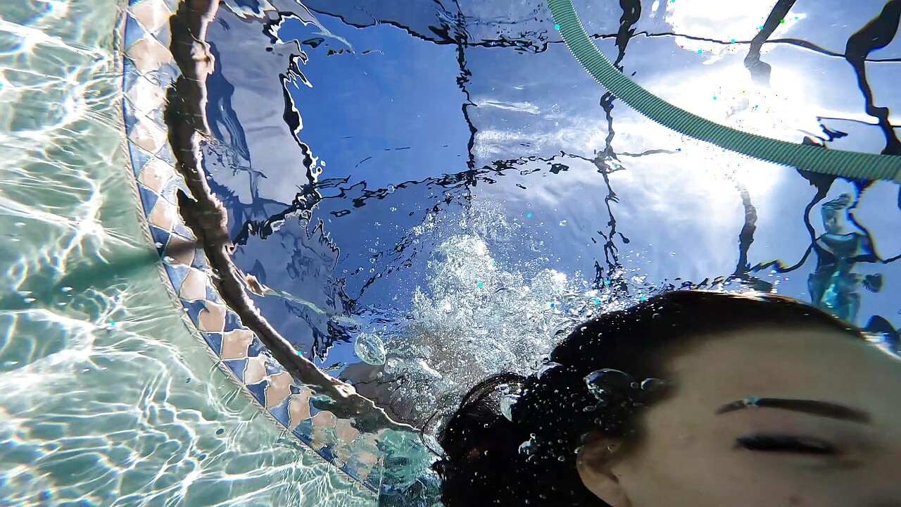 Deepend Underwater Masturbation Orgasm