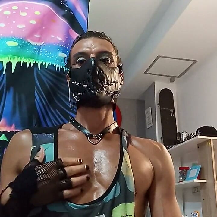 Seksi Adam Dokunur ve Sevişir