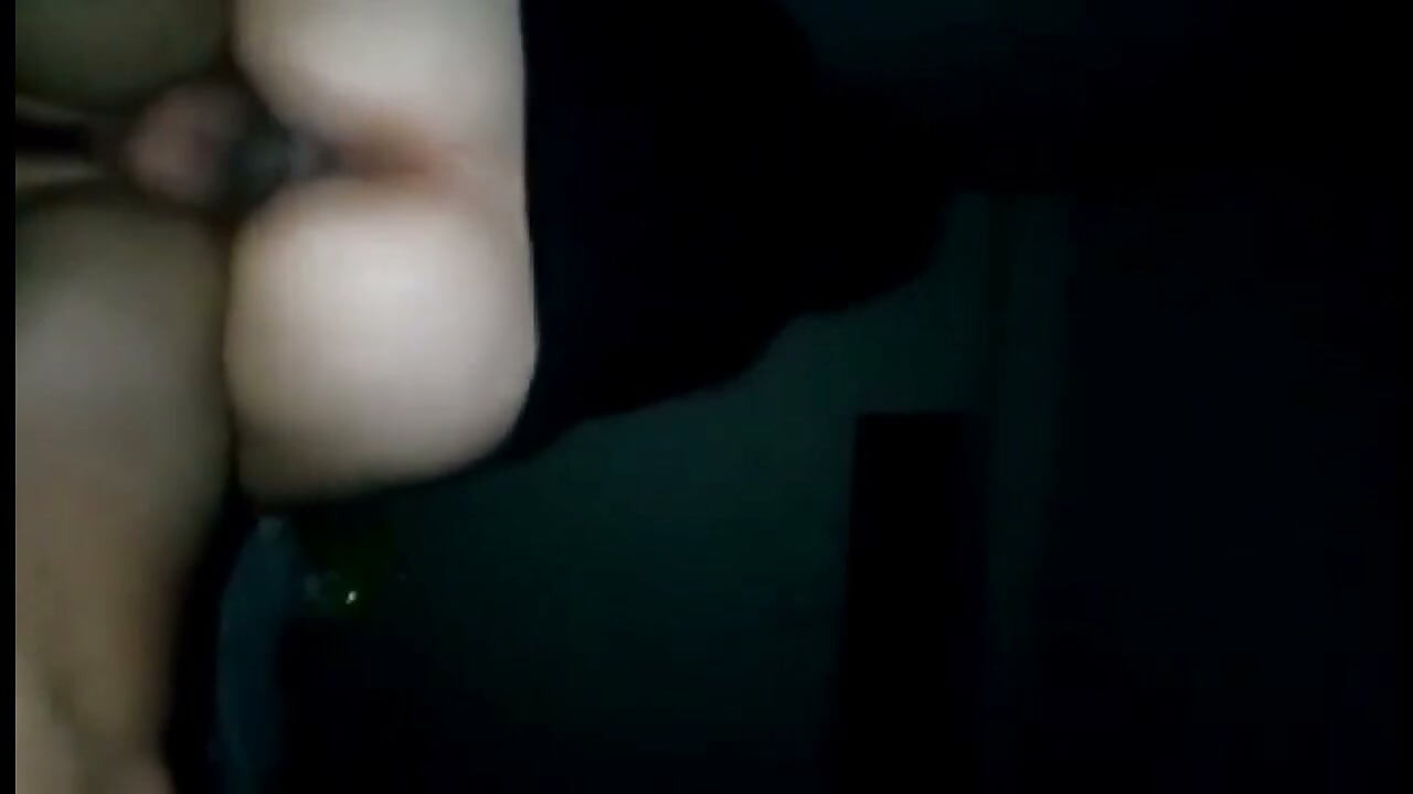 עם האקס שלי, אני פותחת לו את שני החורים