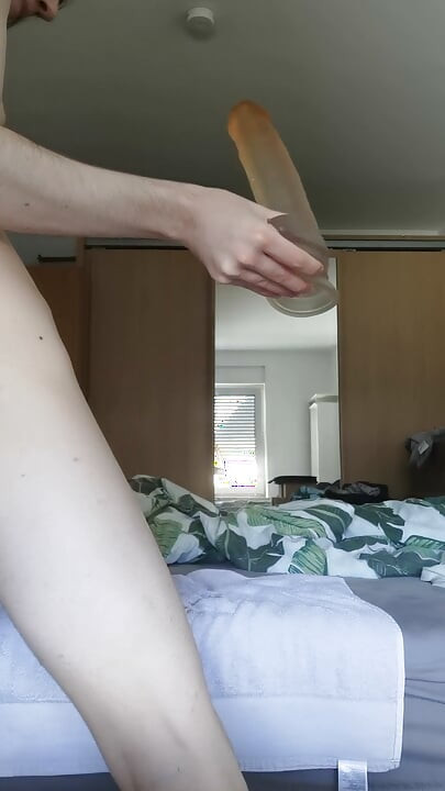 Mira a tu Femboy usando consoladores grandes, enormes incluso