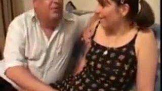 Trois vieux pervers et une jeune femme