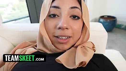 Thick Hijab Ozzy SparX Takes A Massive Cumshot After Hardcore Pounding