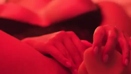 Hetero-pegging neckt mit unerbittlicher stoßkraft