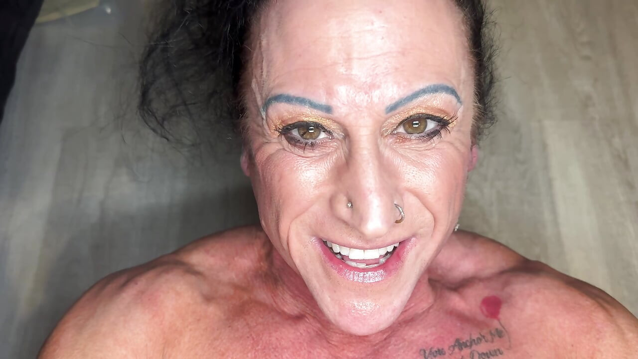Kandy levanta, lleva y sopla padrastro de 200 libras