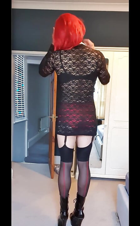 Соблазняю в моем тугом кружевном платье