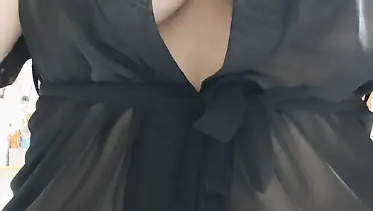 Gel ve seksi büyük göğüslerimi ve büyükümü gör
