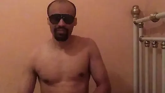 Buraya meraktan geldin ama en samimi sırrımı keşfetmek için sonuna kadar kalabilirsin.