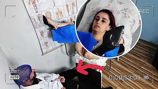 gynecologist couldn't resist his patient's pussy!