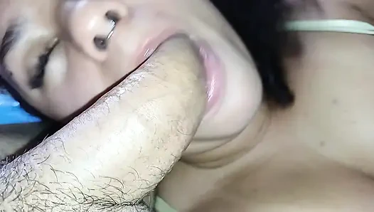 ГОРЯЧИЙ КРИМПАЙ В РОТ ЖАДНОЙ ДО СПЕРМЫ ШЛЮШКИ