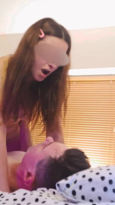 Maisha's wonderful pussy licking ended with a profuse ejaculation | Clip 1