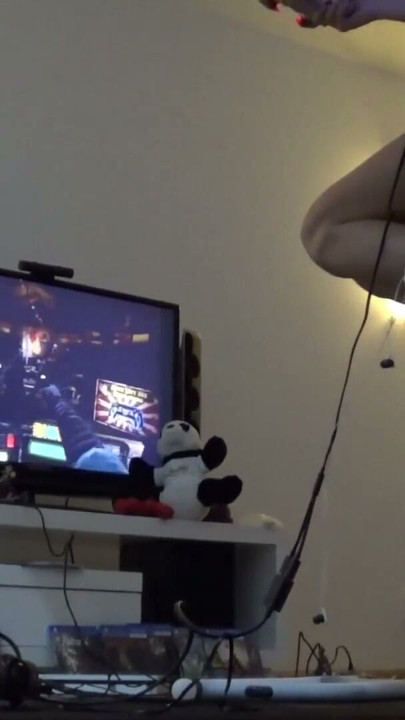 Playing an Horror Game on New Playstation 4 VR with sisters | Clip 1