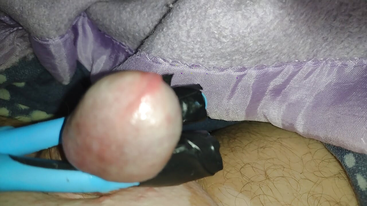 Glans leker med hemlagad vibrator