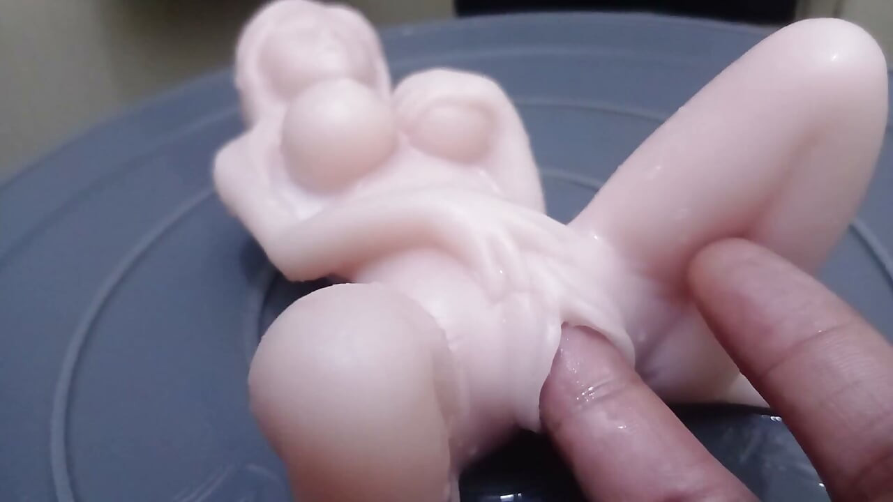Dedos jugando con muñecas sexys